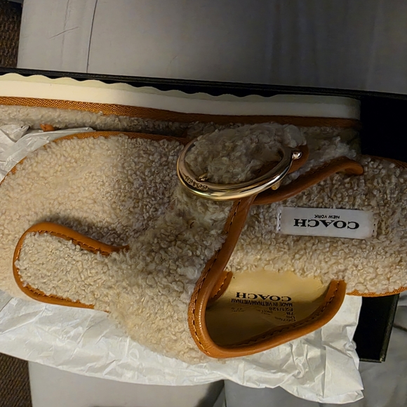 Women's Shearling Sandals - Picture 2 of 3